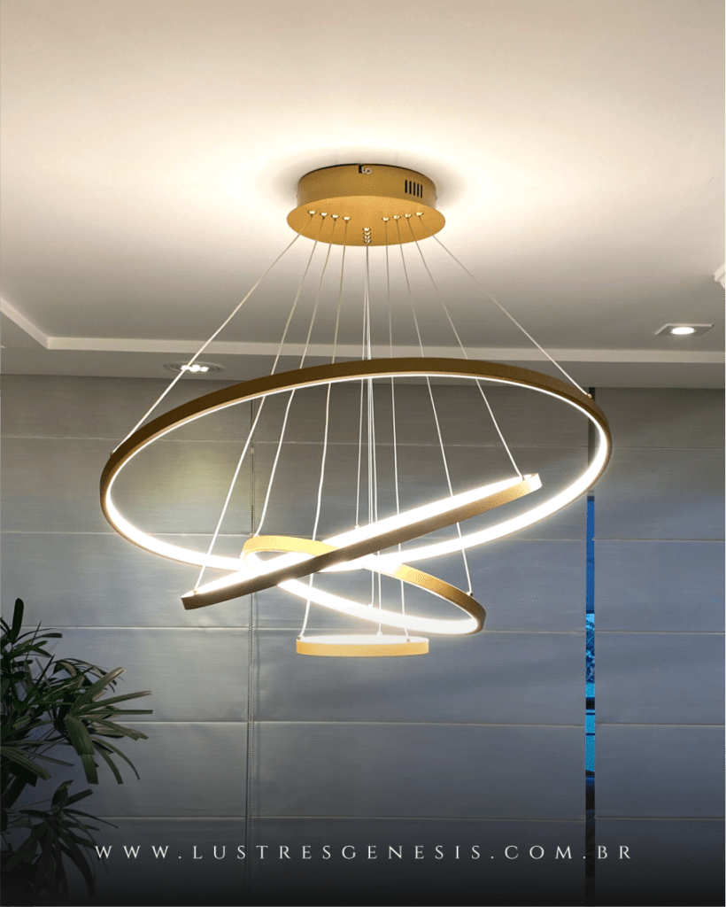 Lustre moderno com aros de LED em design circular suspenso.