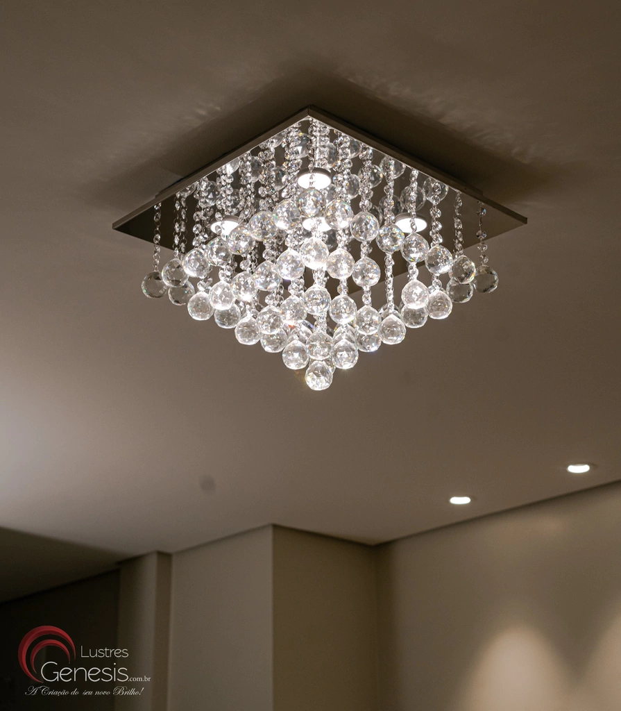 lustre plafon de cristal quadrado com pingentes elegantes e iluminados.