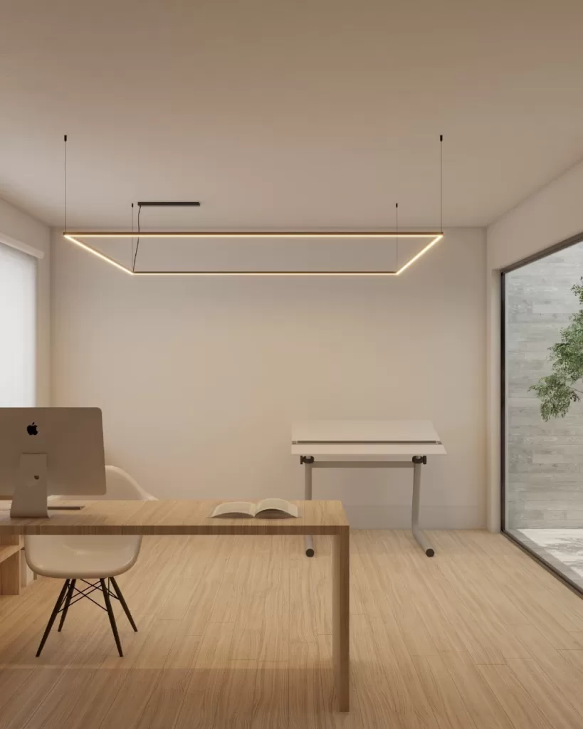 Luminária pendente linear em LED com design geométrico minimalista instalada em escritório moderno, ideal para iluminação de home office, mesa de trabalho e ambientes contemporâneos com decoração clean e funcional.