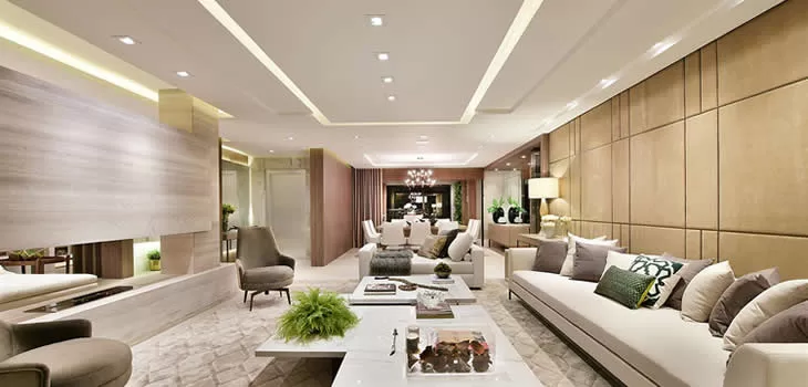 Sala de estar ampla com arquitetura e iluminação moderna e bem iluminada com vãos de luz e spot embutido.