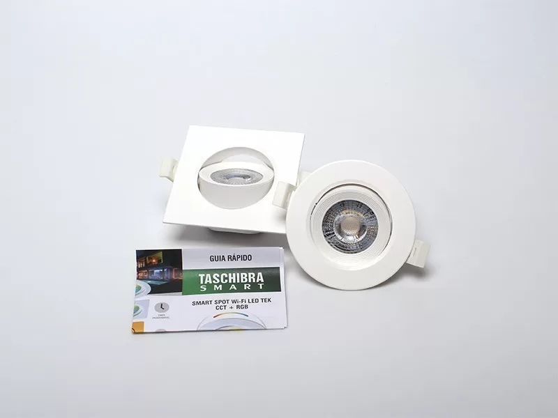 Spot LED inteligente Taschibra com controle Wi-Fi, RGB e CCT