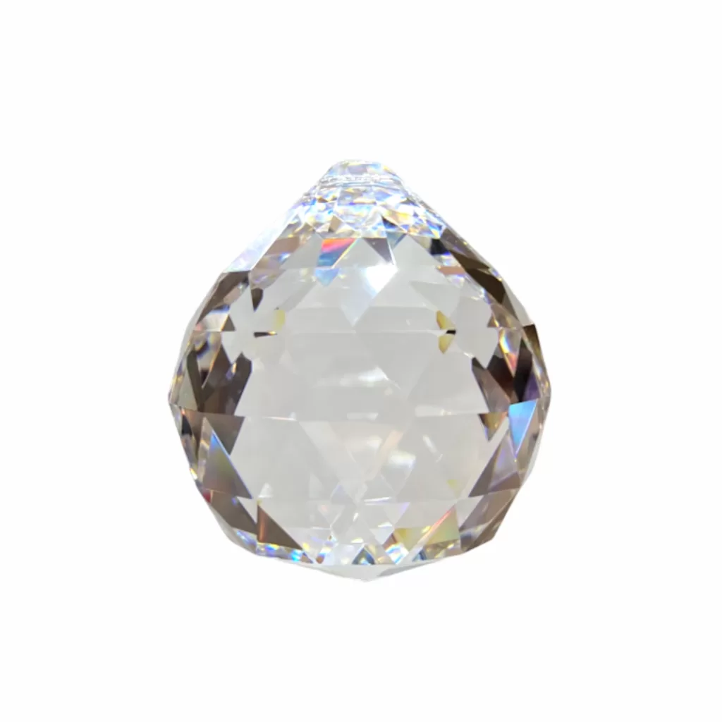 pingente de cristal sobre fundo branco