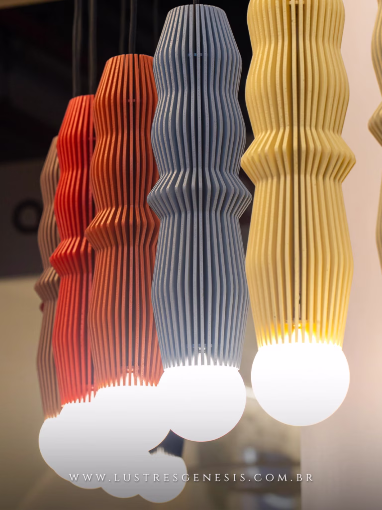 Pendentes decorativos com lacas coloridas e vidro branco fosco, incluindo modelo lavanda de 40cm, ideais para cabeceira de cama, balcão de cozinha, quartos e lavabo.