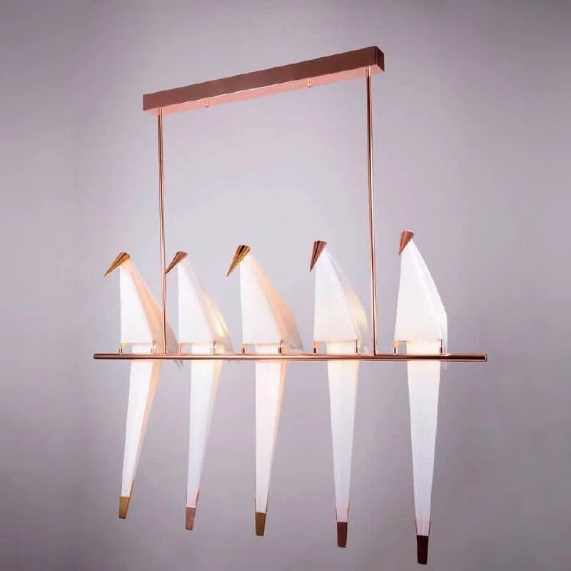 Luminária de teto pendente moderno com design de 5 pássaros em rosé gold. Lustres Gênesis loja online de Lustres e Iluminação Decorativa.