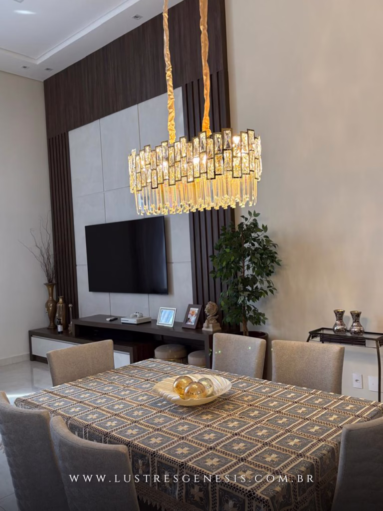 Lustre pendente com estrutura dourada e cristais pendurados, do site Lustres Gênesis - Lustres Genesis a maior empresa de Lustres e luminarias do Brasil