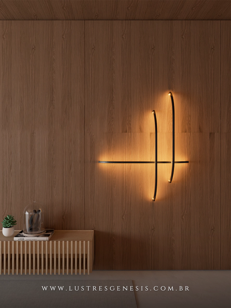 Arandela de parede moderna Arcool em alumínio, 100cm, luminária slim com luz indireta quente, instalada em parede de madeira em ambiente minimalista.